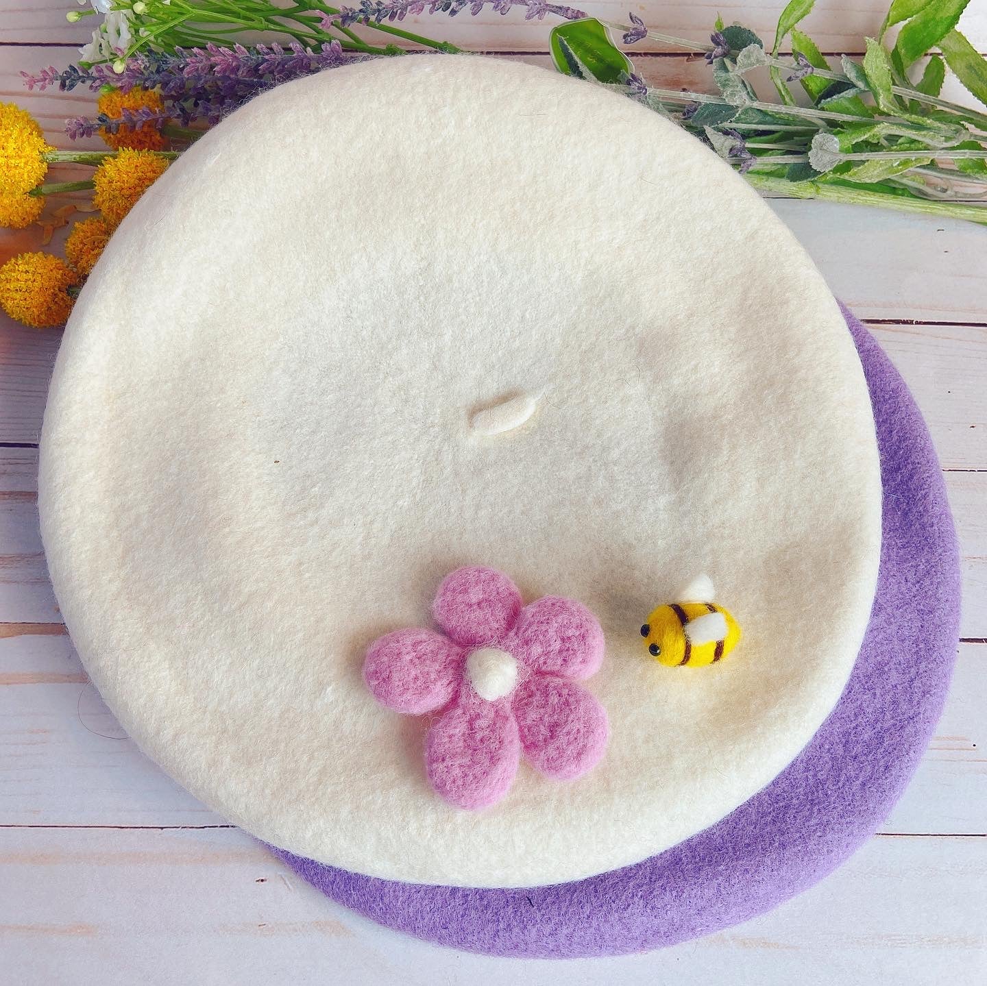 Daisy bee beret