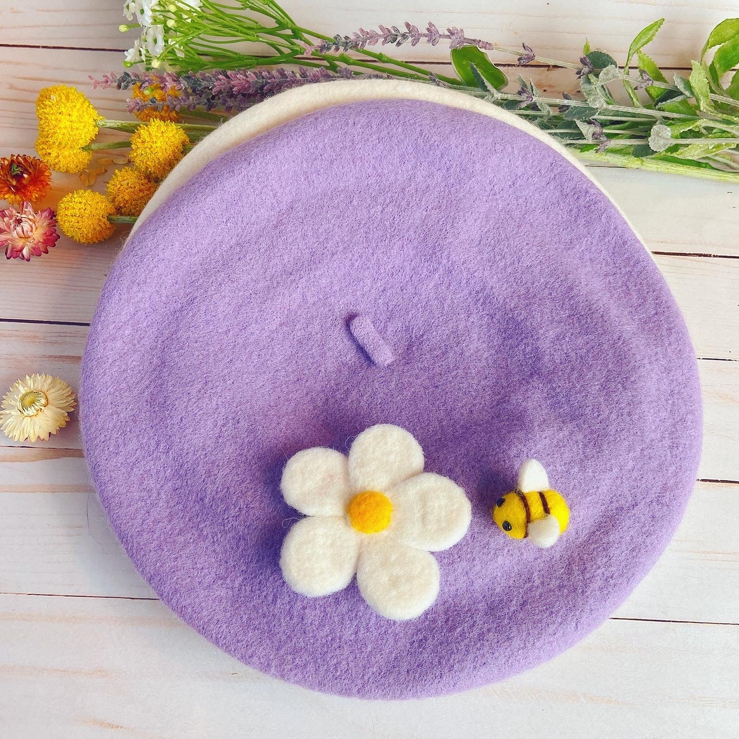 Daisy bee beret