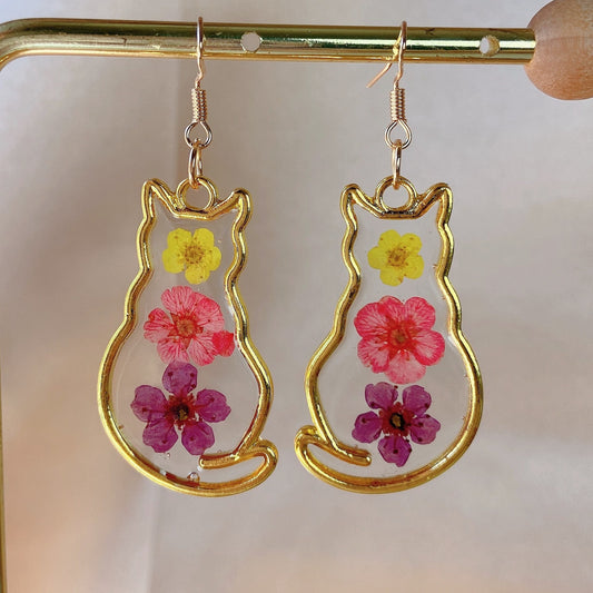 Dried flower cat resin earrings, Pressed flower earrings, Botanical earrings, Real flower earrings, Hypoallergenic earrings